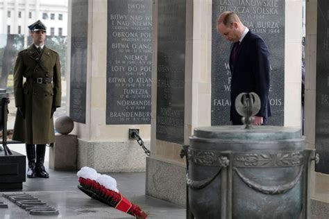 Prince William honors Poles who fell in past wars in Warsaw